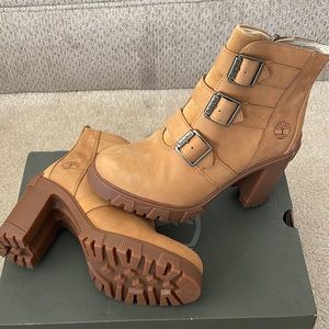 Timberland Lana Point Buckle Wheat Nubuck Boots